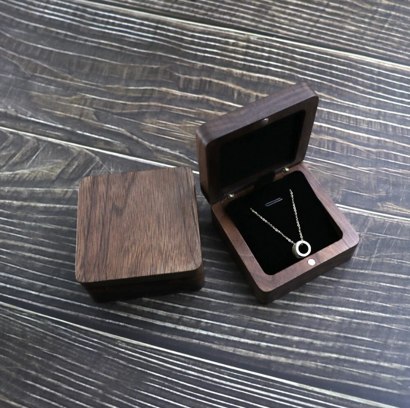 Mason Claye Walnut Wooden Jewelry Box Necklace and Pendant Storage Case